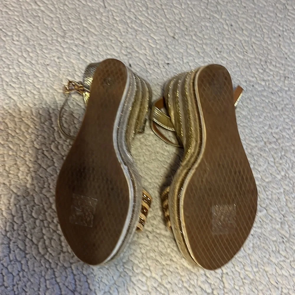 Patral shoe wedges. In‎ gold size